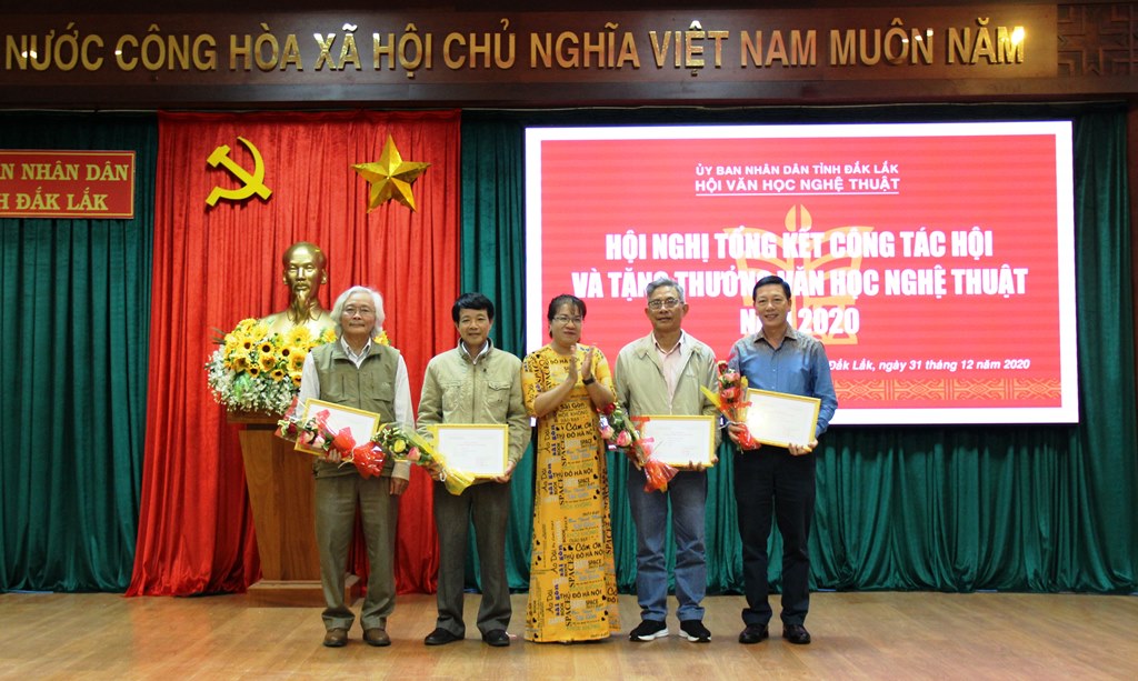 Tuyên truyền, hưởng ứng và tham gia Giải thưởng sáng tác, quảng bá tác phẩm văn học, nghệ thuật, báo chí