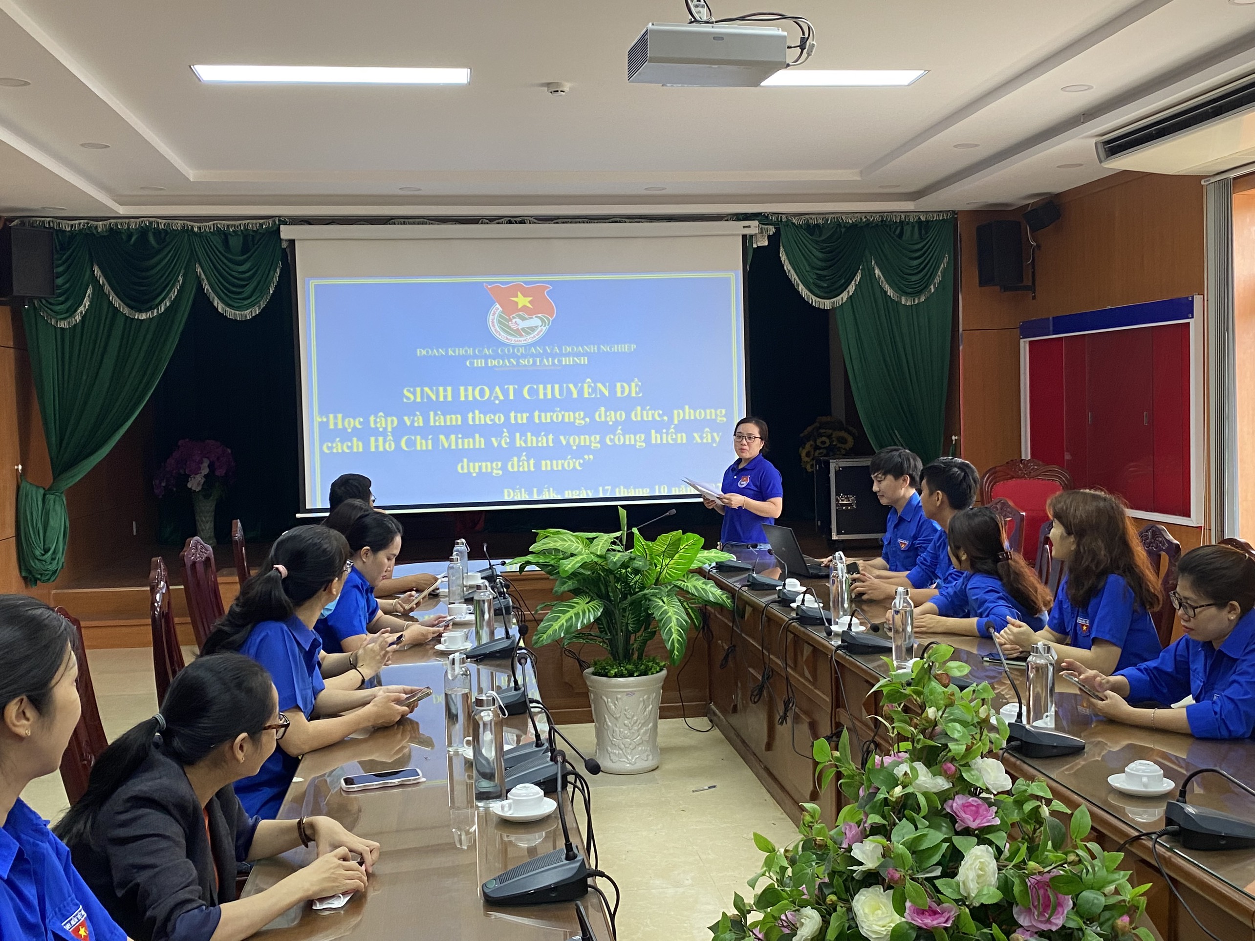 CHI ĐOÀN SỞ TÀI CHÍNH TỈNH ĐẮK LẮK TỔ CHỨC SINH HOẠT CHUYÊN ĐỀ “HỌC TẬP VÀ LÀM THEO TƯ TƯỞNG, ĐẠO ĐỨC, PHONG CÁCH HỒ CHÍ CHINH NĂM 2022”