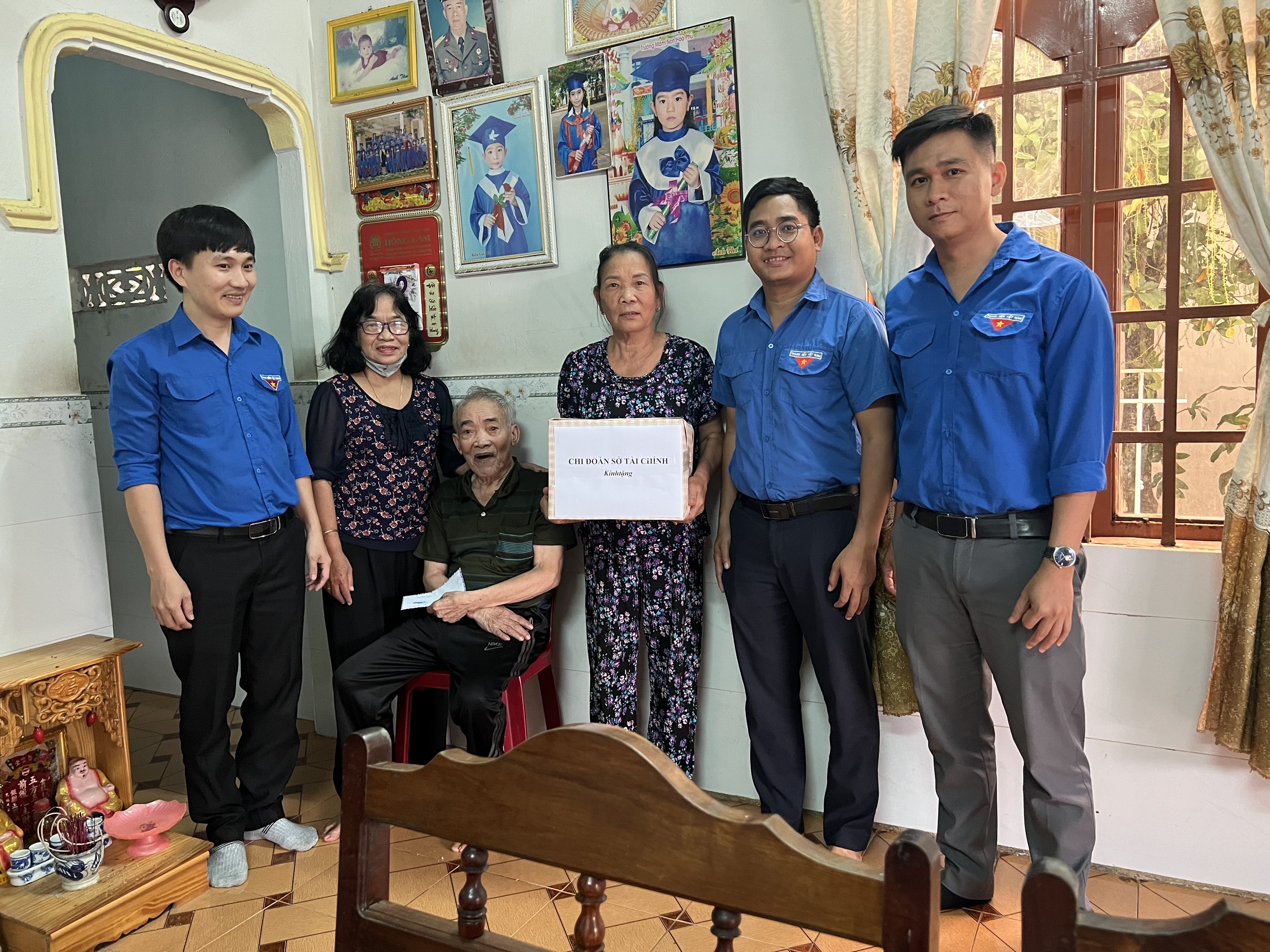 CHI ĐOÀN SỞ TÀI CHÍNH TỈNH TỔ HOẠT ĐỘNG “ĐỀN ƠN ĐÁP NGHĨA, UỐNG NƯỚC NHỚ NGUỒN NĂM 2022”