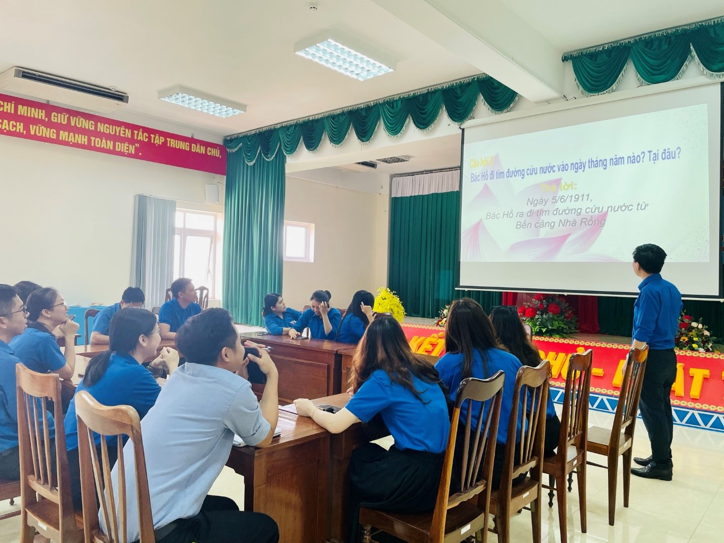 Chi đoàn Sở Tài chính tổ chức sinh hoạt chuyên đề “Kỷ niệm 133 năm ngày sinh của chủ tịch Hồ Chí Minh (19/5/1890 - 19/5/2023)”