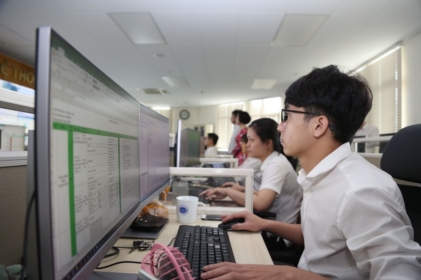 Bố trí ít nhất 15% ngân sách chi sự nghiệp khoa học và công nghệ phục vụ nghiên cứu công nghệ chiến lược