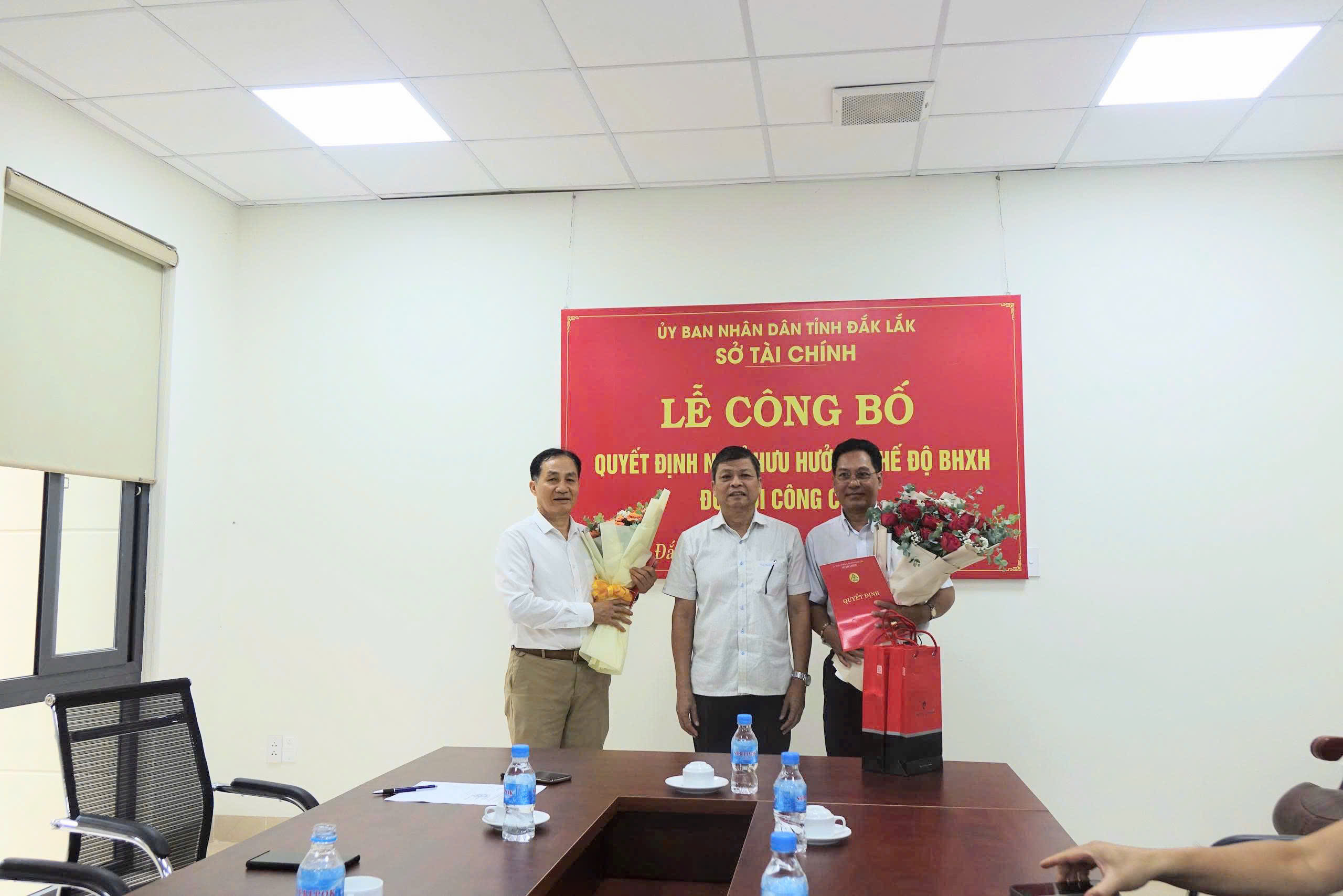 Lễ công bố và trao Quyết định nghỉ hưu hưởng chế độ bảo hiểm xã hội cho công chức Sở Tài chính