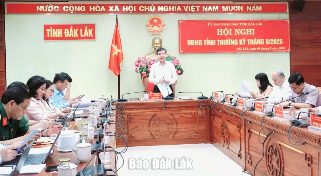 Thành viên UBND tỉnh thông qua nhiều nội dung thuộc thẩm quyền