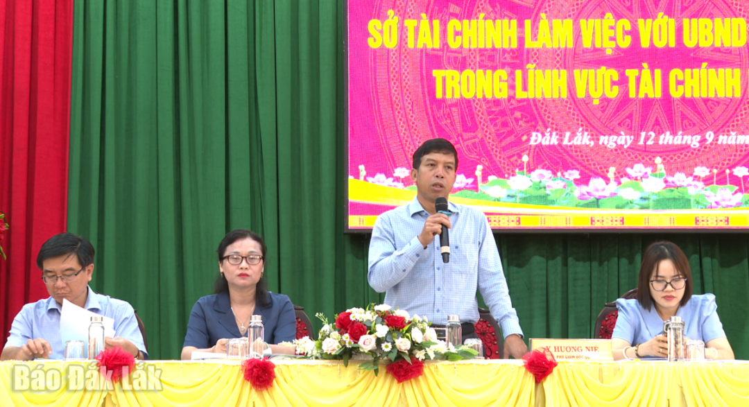 Sở Tài chính làm việc với UBND các xã về lĩnh vực tài chính ngân sác
