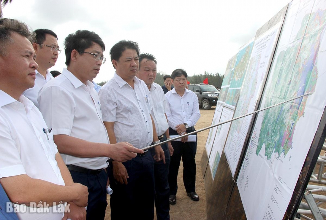 Bí thư Tỉnh ủy Lương Nguyễn Minh Triết kiểm tra tình hình triển khai dự án du lịch - nghỉ dưỡng tại xã Ô Loan