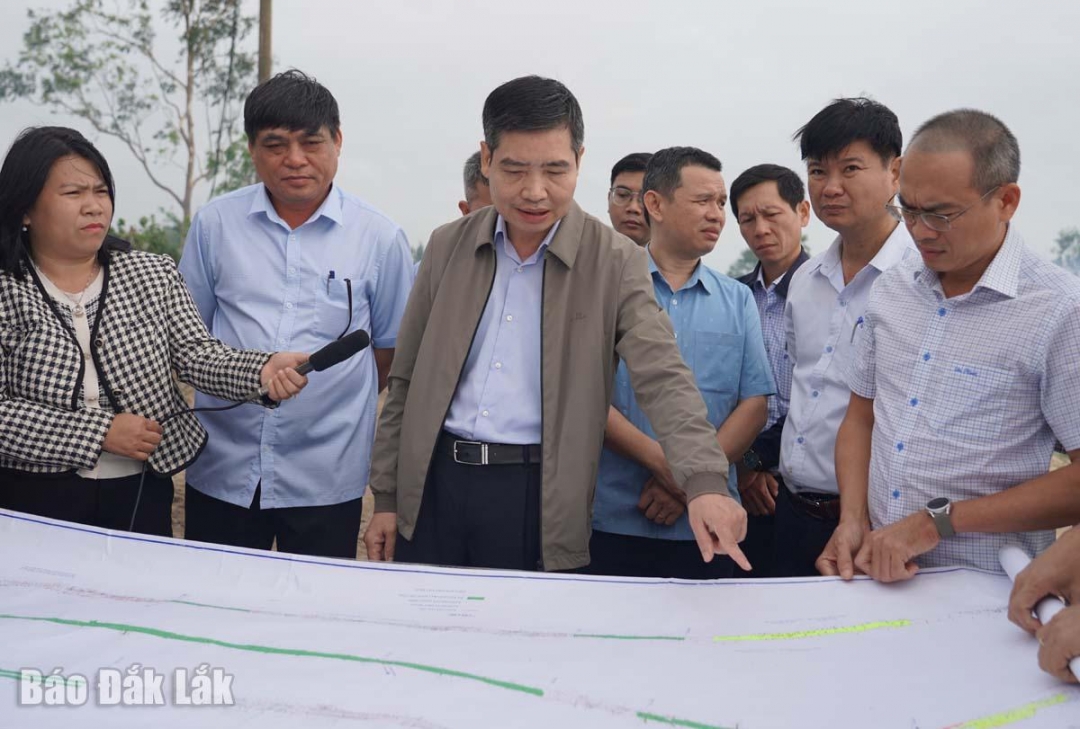 Quyết liệt trong giải phóng mặt bằng, tái định cư để bảo đảm tiến độ Tuyến đường bộ ven biển