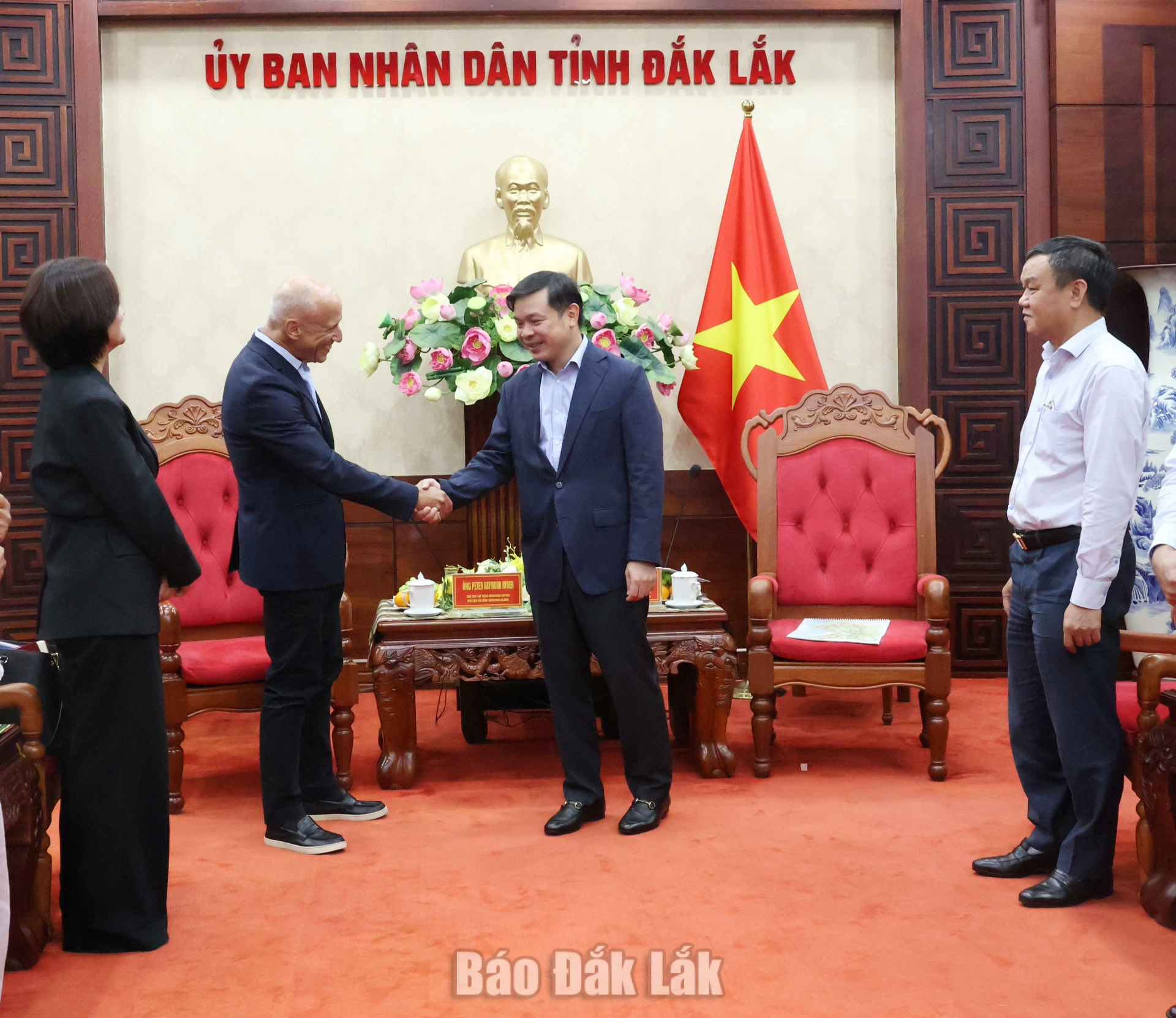 Chủ tịch UBND tỉnh Đắk Lắk Đỗ Hữu Huy tiếp và làm việc với chủ đầu tư Khu nghỉ dưỡng Bãi Nồm